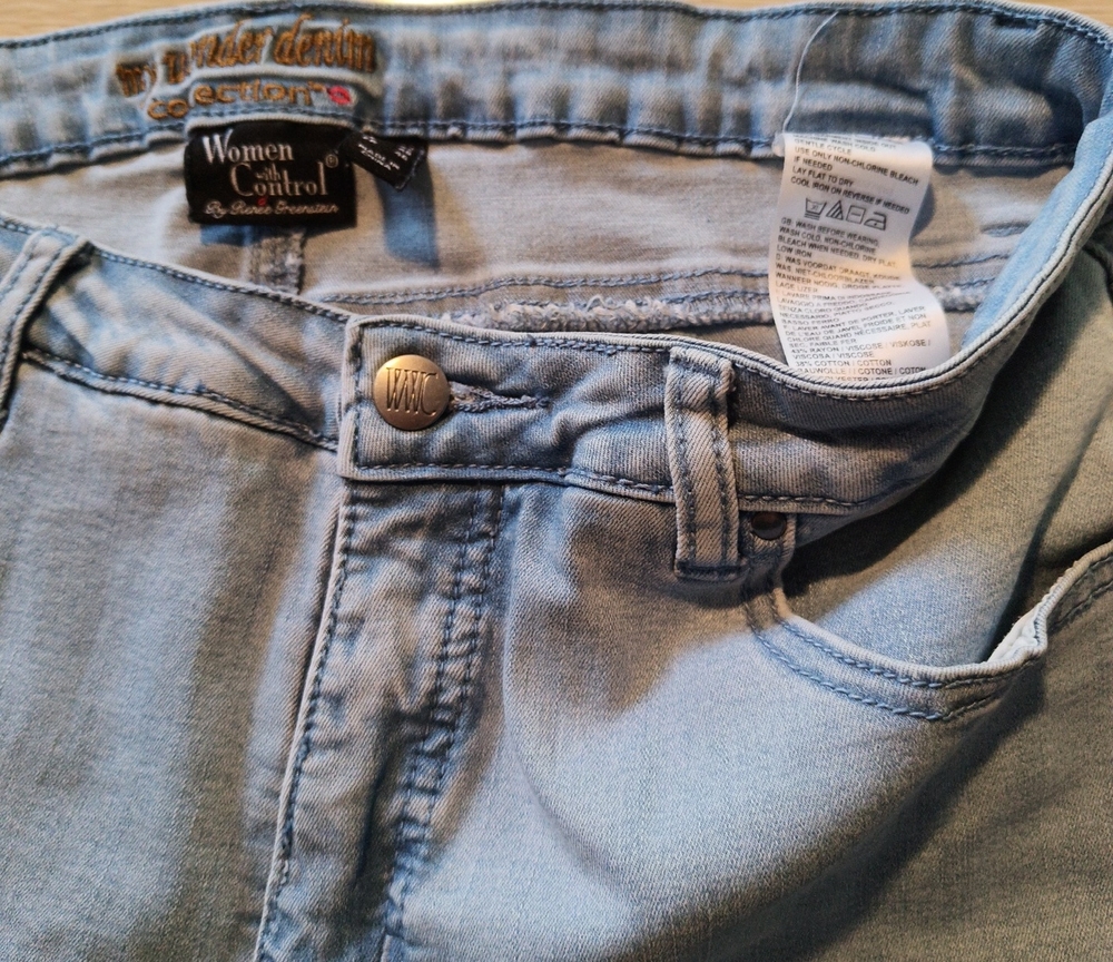 Women With Control Light Wash Floral Design Denim Jeans Sz. 12 - Picture 2 of 3